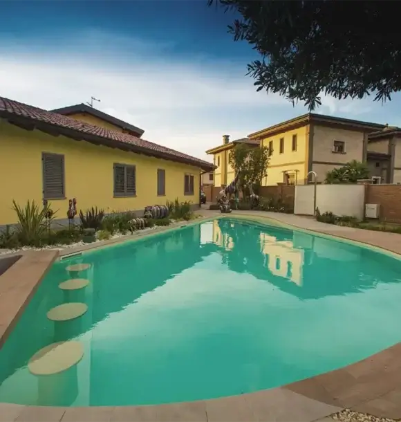 AM CASALI - Ci occupiamo della realizzazione di piscine a forma libera - Pavia - lodi - milano - AM Casali Piscine Giardini a Lodi Pavia Piacenza Milano Crema Lombardia