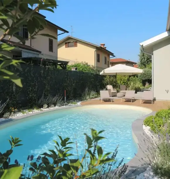 AM CASALI - Creiamo nel tuo spazio esterno una piscina a forma libera - Pavia - lodi - milano - AM Casali Piscine Giardini a Lodi Pavia Piacenza Milano Crema Lombardia