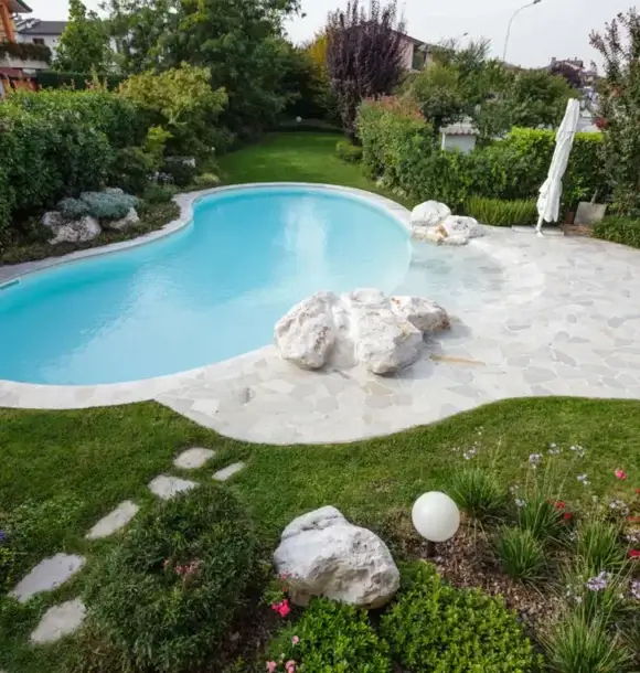 AM CASALI - Piscina su misura per te a forma libera ed interrata - Pavia - lodi - milano - AM Casali Piscine Giardini a Lodi Pavia Piacenza Milano Crema Lombardia