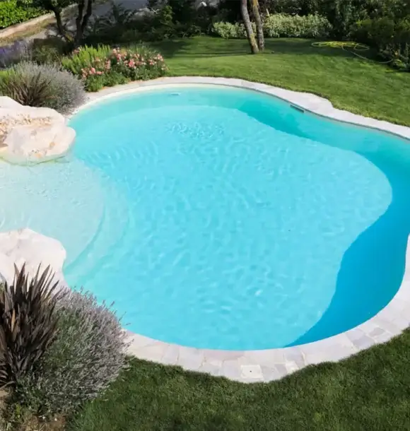AM CASALI - Realizzazione piscina esterna a forma libera nel tuo giardino - Pavia - lodi - milano - AM Casali Piscine Giardini a Lodi Pavia Piacenza Milano Crema Lombardia