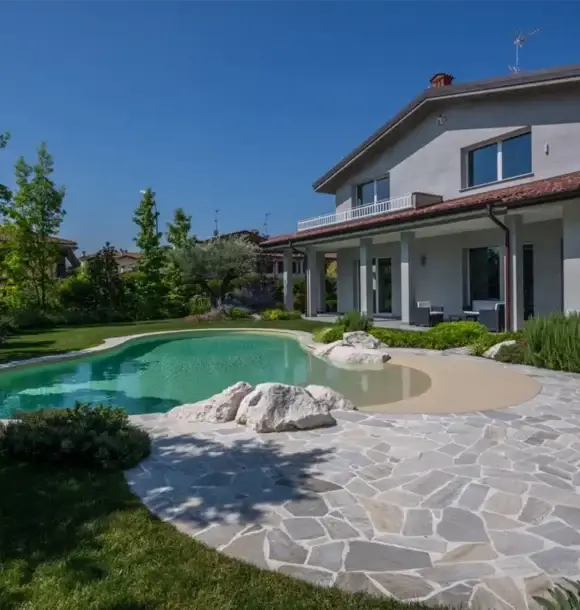 AM CASALI - Realizziamo piscine a forma libera nel tuo spazio esterno - Pavia - lodi - milano - AM Casali Piscine Giardini a Lodi Pavia Piacenza Milano Crema Lombardia
